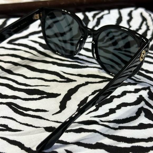 Gucci Wide Fit Sunglasses Brand New - Picture 4 of 12